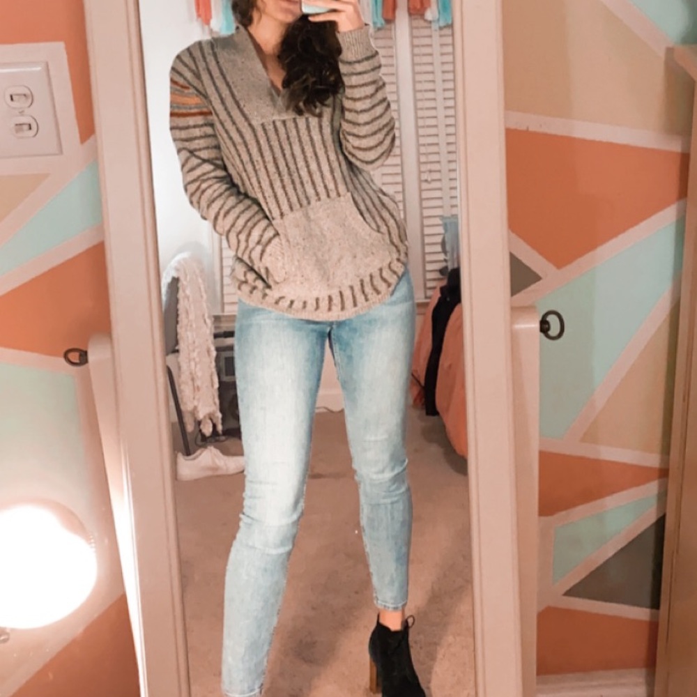 🟠4/$35 roxy sweater hoodie🟠